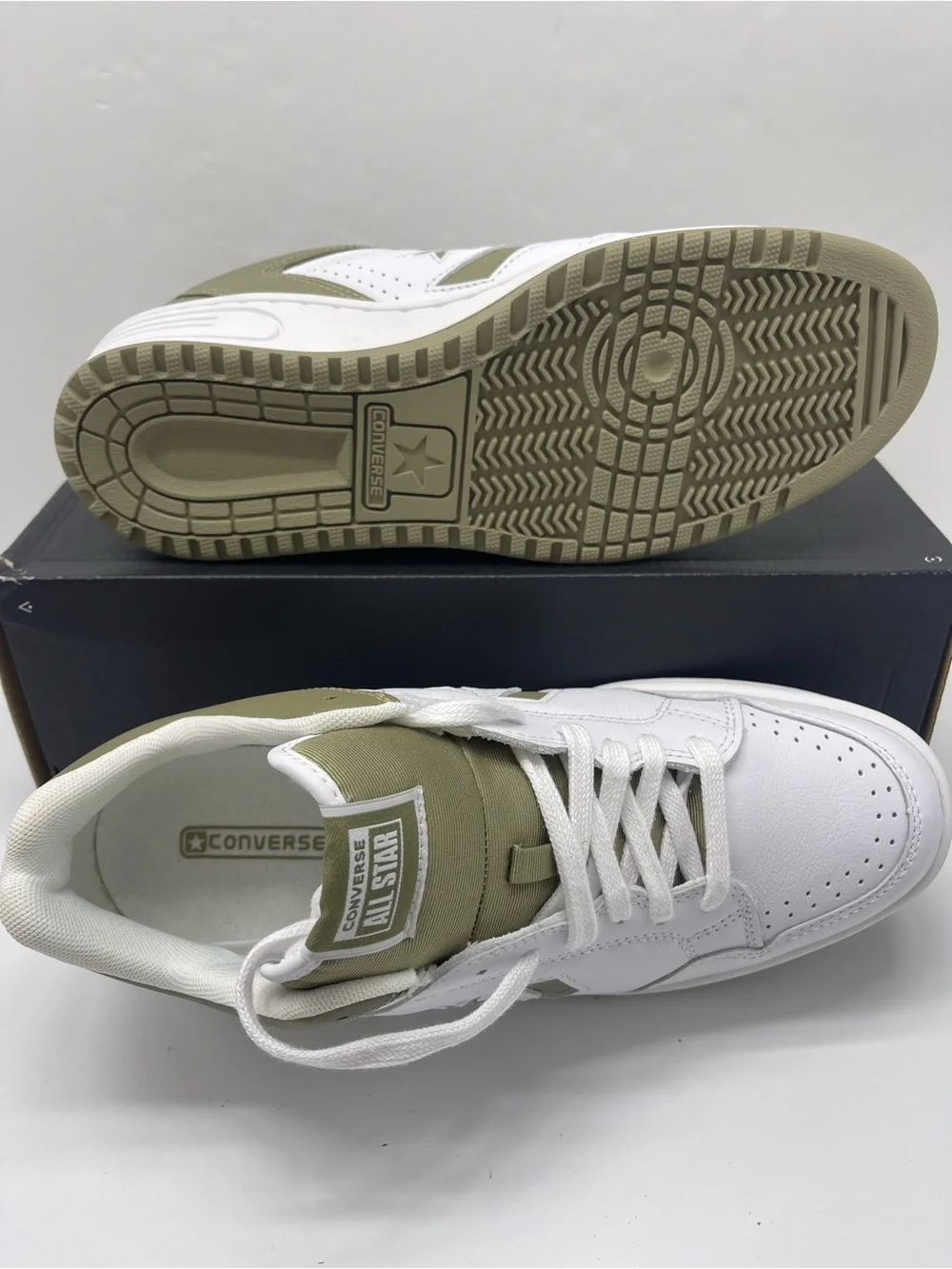Converse •Men’s Sz 10 A11092C WEAPON OX
WHITE/MOSSY SLOTH/WHITE Athletic Sneaker - Picture 3 of 16